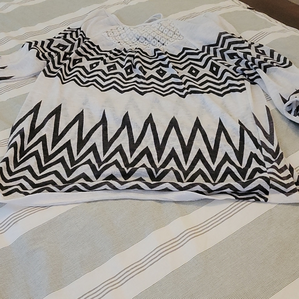 Top - Picture 2 of 3